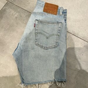 Levi’s 501 Cutoff Denim Shorts - Light Wash, W28